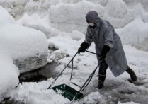 大雪滿地很厚 形容雪下得不停的成語